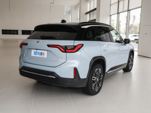 2022款75kWh 运动版 右后45度