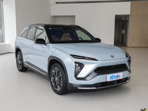 2022款75kWh 运动版 右前45度