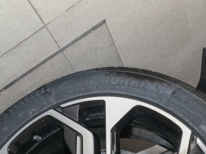2022款100kWh 签名版 六座 轮胎品牌