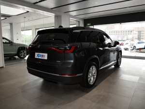 2022款75kWh 六座版 右后45度