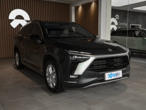 2022款75kWh 六座版 右前45度