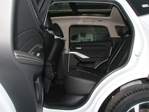 2018款2.0T 两驱超豪型 国V 后排空间