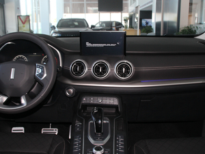 2018款2.0T 两驱超豪型 国V 中控台