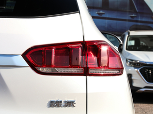 2019款升级款 2.0T 两驱终结版 国V 尾灯