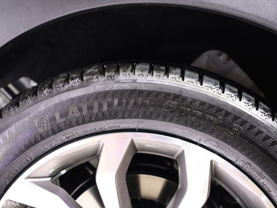 2019��κ�� VV6 Collie���а�