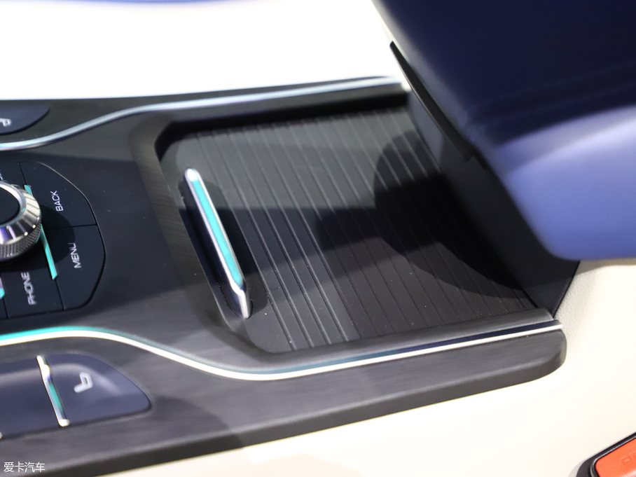 2019��κ�� VV6 Collie���а�