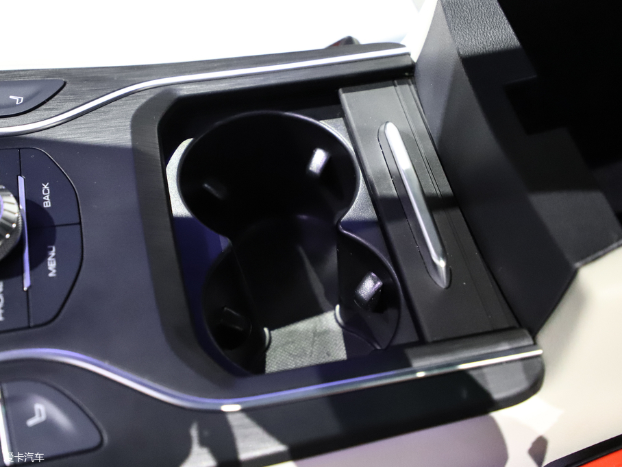 2019��κ�� VV6 Collie���а�