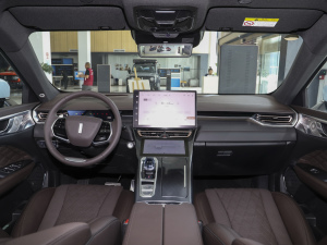2021款2.0T 四驱特醇版 内饰全景