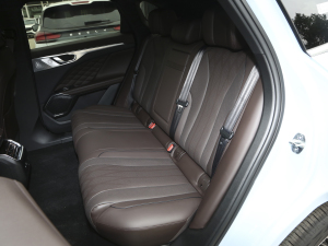 2021款2.0T 四驱特浓版 后排座椅