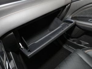 2022款1.5T 两驱大杯 手套箱