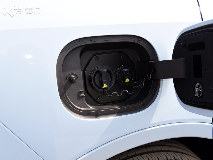 2023ĦDHT-PHEV 175km (q)Lm(x)