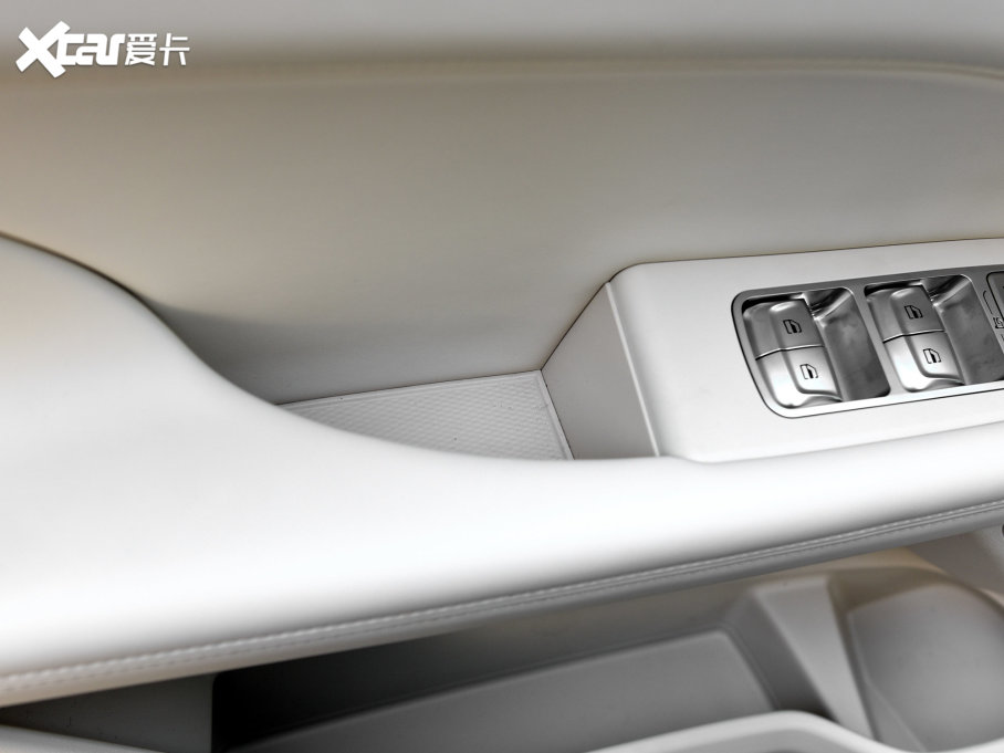 2023ĦDHT-PHEV 175km Lm