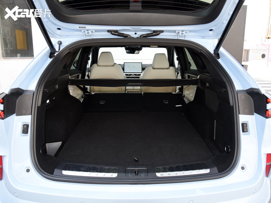 2023ĦDHT-PHEV 175km Lm