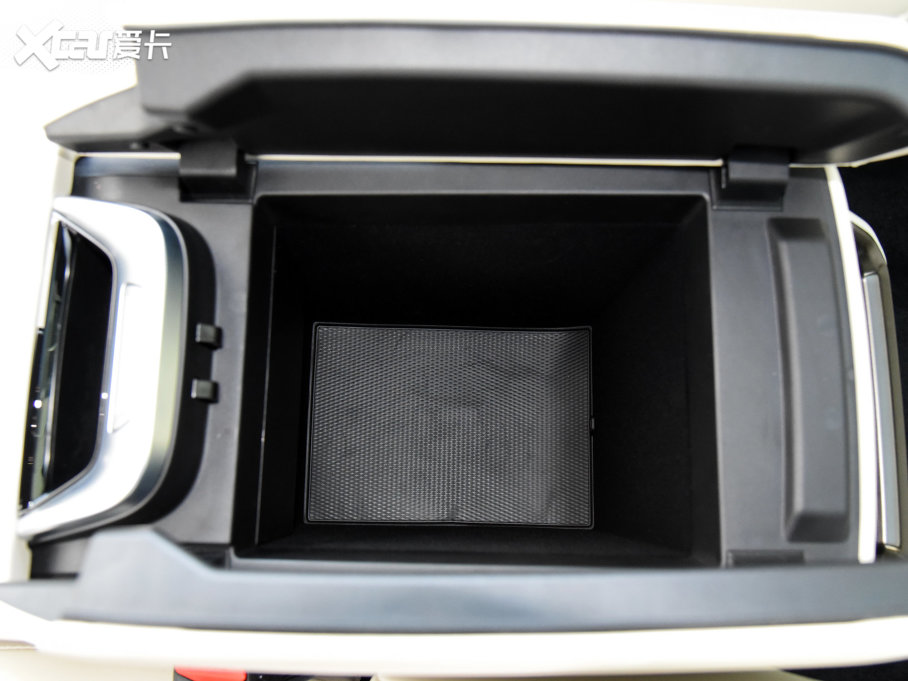 2023ĦDHT-PHEV 175km (q)Lm(x)