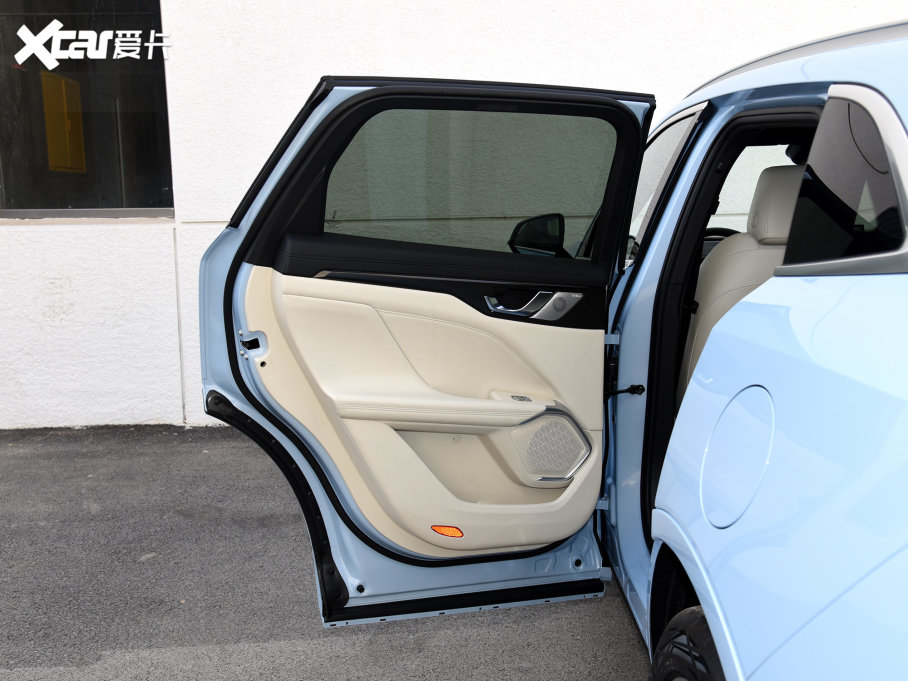 2023ĦDHT-PHEV 175km Lm