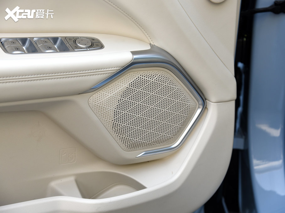 2023ĦDHT-PHEV 175km (q)Lm(x)