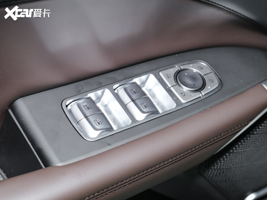 2024ĦDHT-PHEV Hi4 (q)Lm(x)