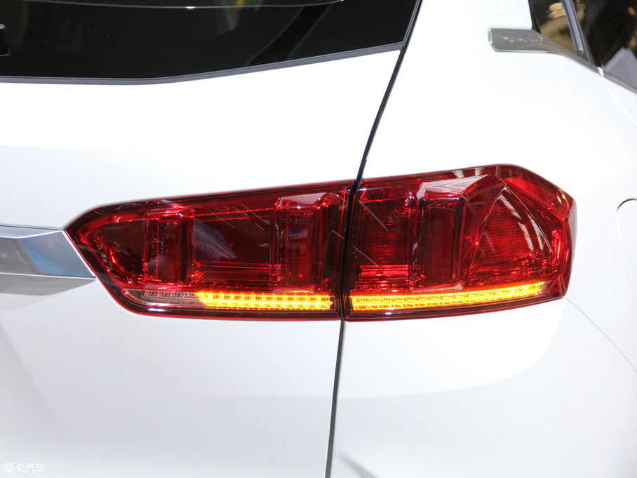 2018��κ�� P8 ���F��