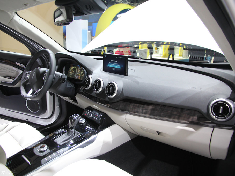 2018��κ�� P8 ���F��