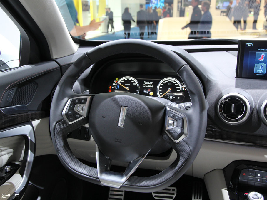 2018��κ�� P8 ���F��