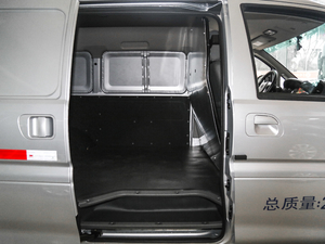 2019款V3 1.6L 物流版 2座 后排空间