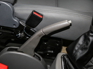 2019款V3 1.6L 物流版 2座 驻车制动器