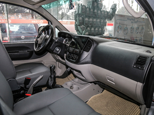 2019款V3 1.6L 物流版 2座 内饰全景