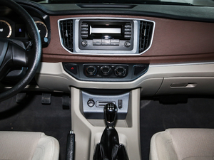 2019款M5L 1.6L 手动标准型 7座 国VI 中控台