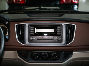 2019款M5L 1.6L 手动标准型 7座 国VI 空调出风口