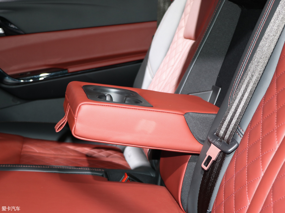 2019LT5L 1.6TD DCTA 7 V