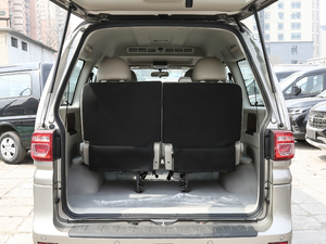 2020款M5 1.6L 手动长轴豪华型 7座 行李厢空间
