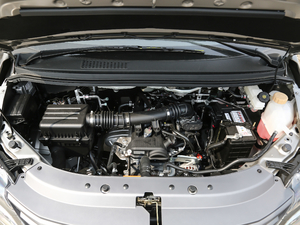 2020款M5 1.6L 手动长轴豪华型 7座 发动机