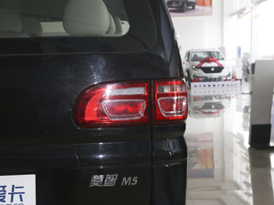 2020款M5L 1.6L 7座基本型 尾灯