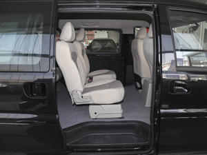 2020款M5L 1.6L 7座基本型 后排空间