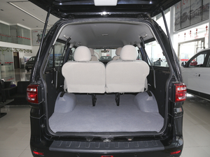 2020款M5L 1.6L 7座基本型 行李厢空间