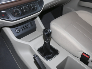 2020款M5L 1.6L 7座基本型 换挡杆