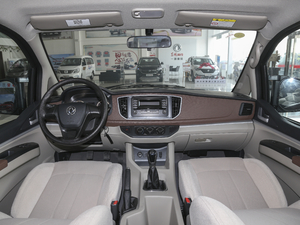 2020款M5L 1.6L 7座基本型 内饰全景