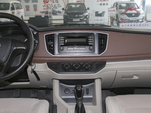 2020款M5L 1.6L 7座基本型 中控台