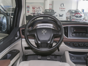 2020款M5L 1.6L 7座基本型 方向盘