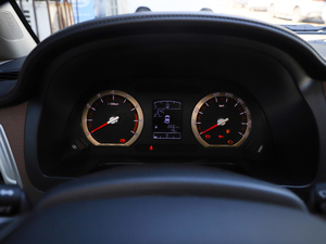 2020款M5 1.6L 手动长轴舒适型 9座 仪表