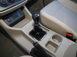 2020款M5 1.6L 手动长轴舒适型 9座 换挡杆