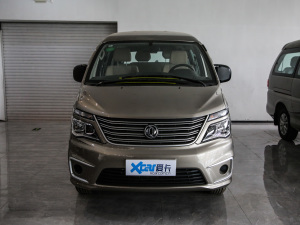 2020款M5 1.6L 手动长轴舒适型 7座 整体外观