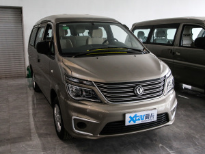 2020款M5 1.6L 手动长轴舒适型 7座 整体外观