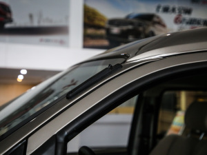 2020款M5 1.6L 手动长轴舒适型 7座 细节外观