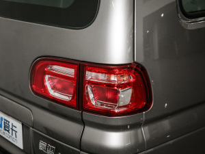2020款M5 1.6L 手动长轴舒适型 7座 细节外观
