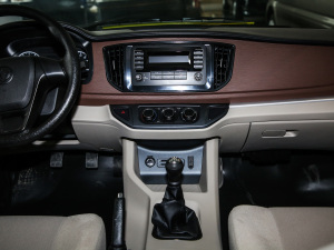 2020款M5 1.6L 手动长轴舒适型 7座 中控区