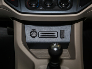 2020款M5 1.6L 手动长轴舒适型 7座 中控区