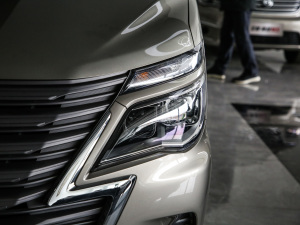 2020款M5L 2.0L 手动基本型 7座 大灯