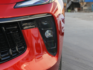 2021款1.5T DCT铂金版 前雾灯