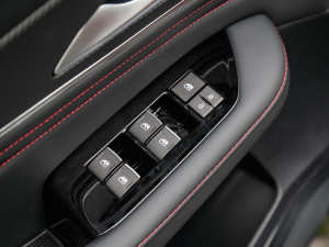 2021款1.5T DCT星耀版 主驾车窗控制区	